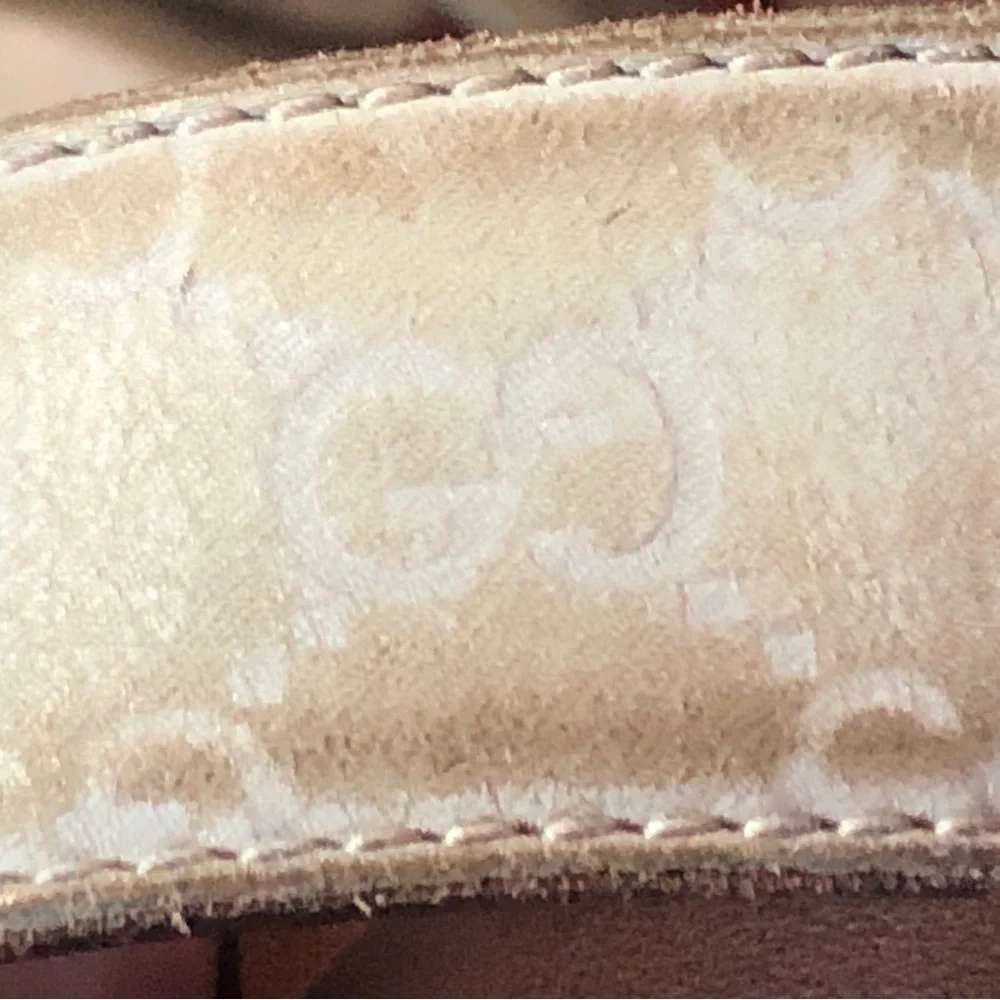 Gucci Beige Leather Belt with Gold Emblem